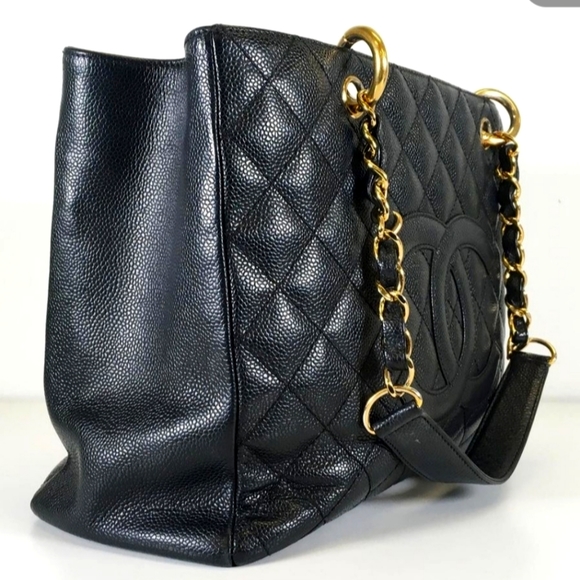 The iconic Chanel GST - Picture 8 of 10